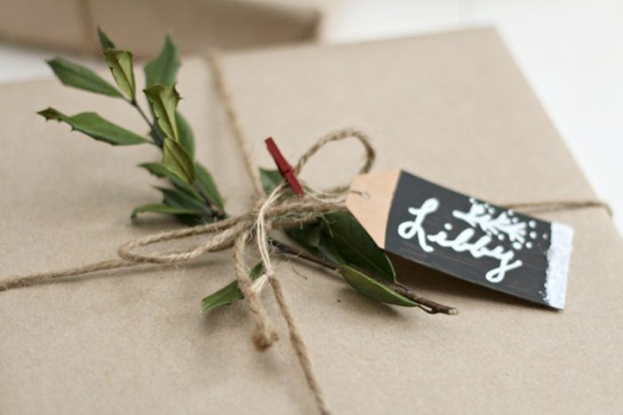 gift-wrap-with-natural-greenery-and-homemade-gift-tags