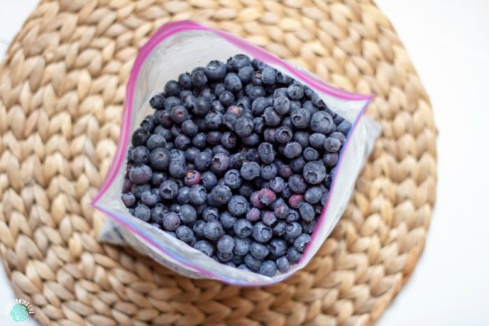 how to freeze blueberries- frozen blueberries in a storage container